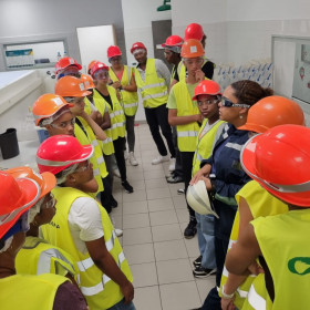 Le 5 février dernier, les jeunes participants aux Olympiades de Chimie en Guadeloupe ont eu l’opportunité unique de plonger au cœur du monde industriel lors d’une visite enrichissante sur notre site du Moule.